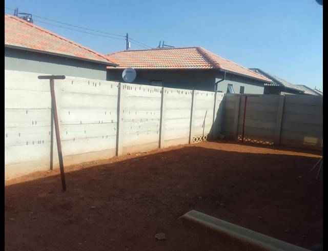 2 BEDROOM HOUSE FOR SALE IN PROTEA GLEN